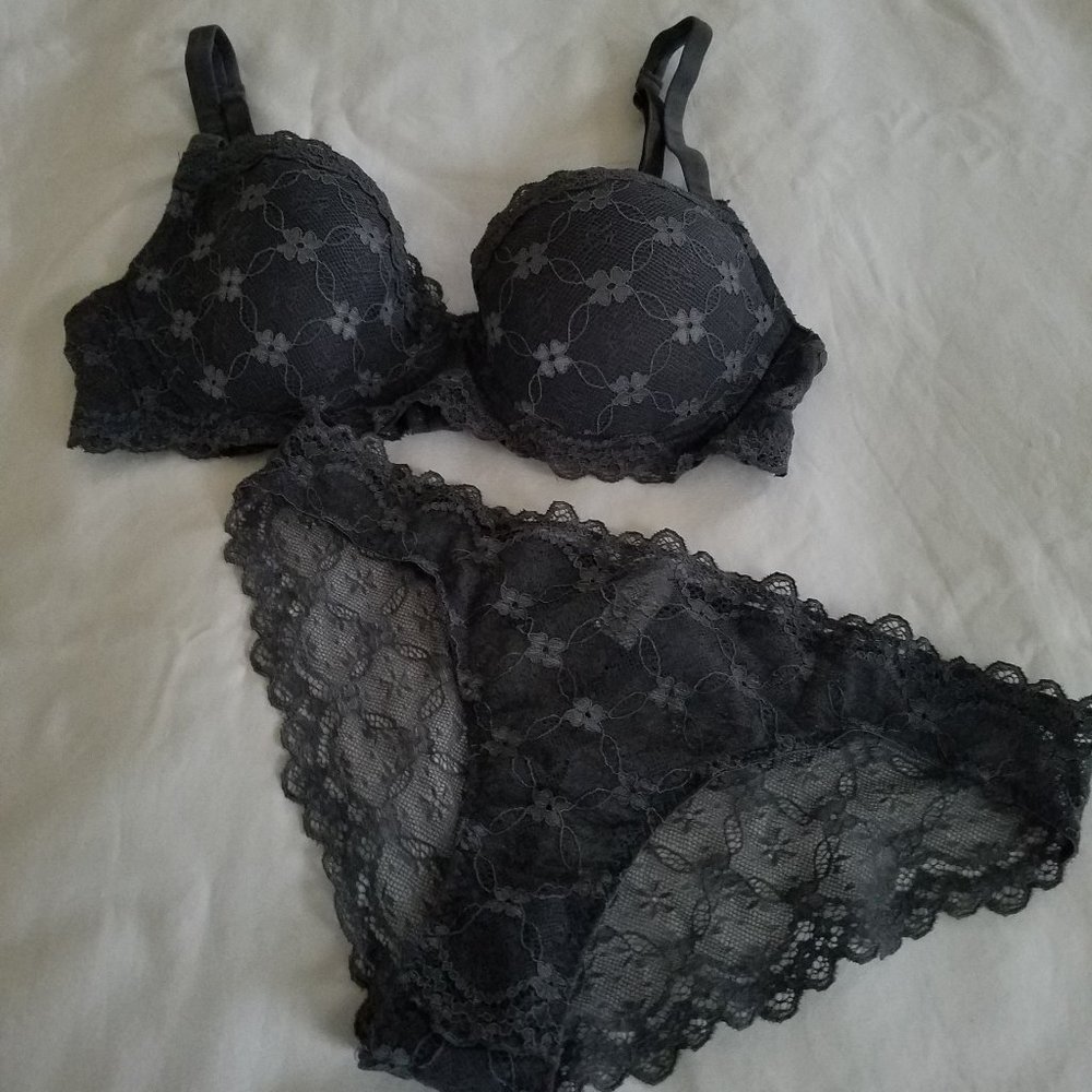 Intimissimi Balconette Gray Lace Bra & Cheeky Panty Set, Italy, 34C